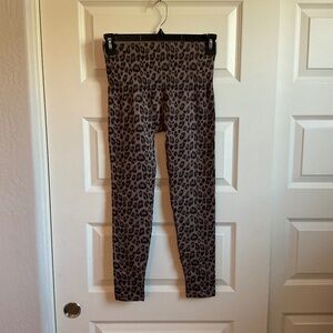 Breezies Leopard Print Seamless 7/8 Leggings - Size Large